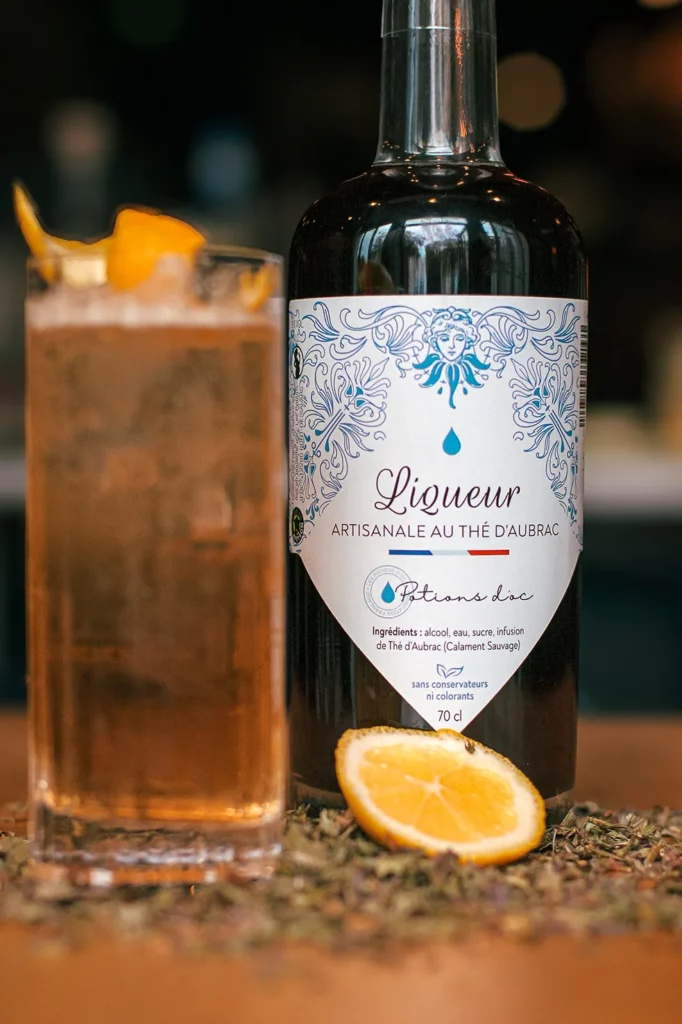 Ice tea Aubrac, cocktail à base de liqueur de thé d'Aubrac des potions d'Oc